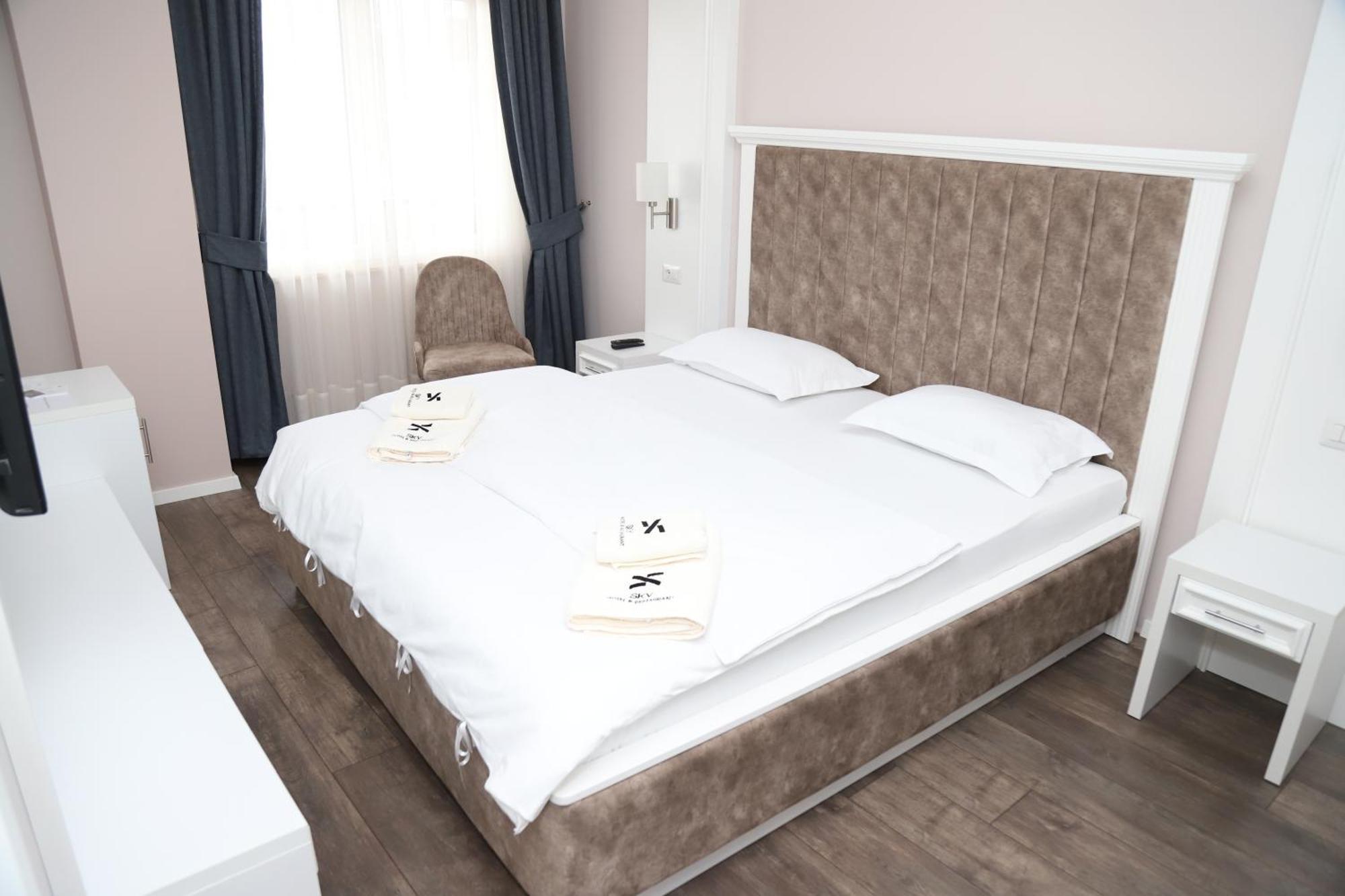 Sky Hotel Prizren Exterior foto