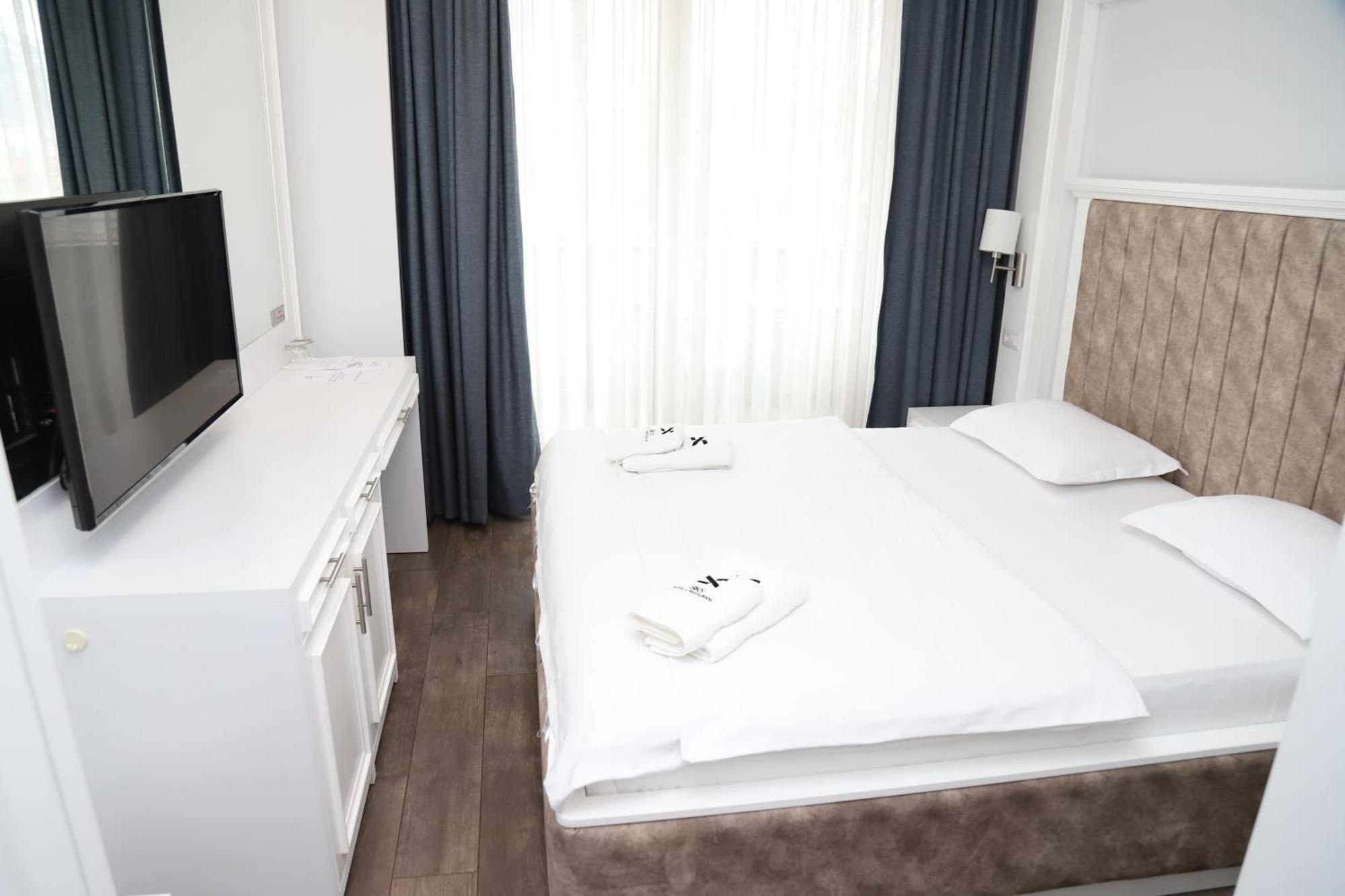 Sky Hotel Prizren Exterior foto