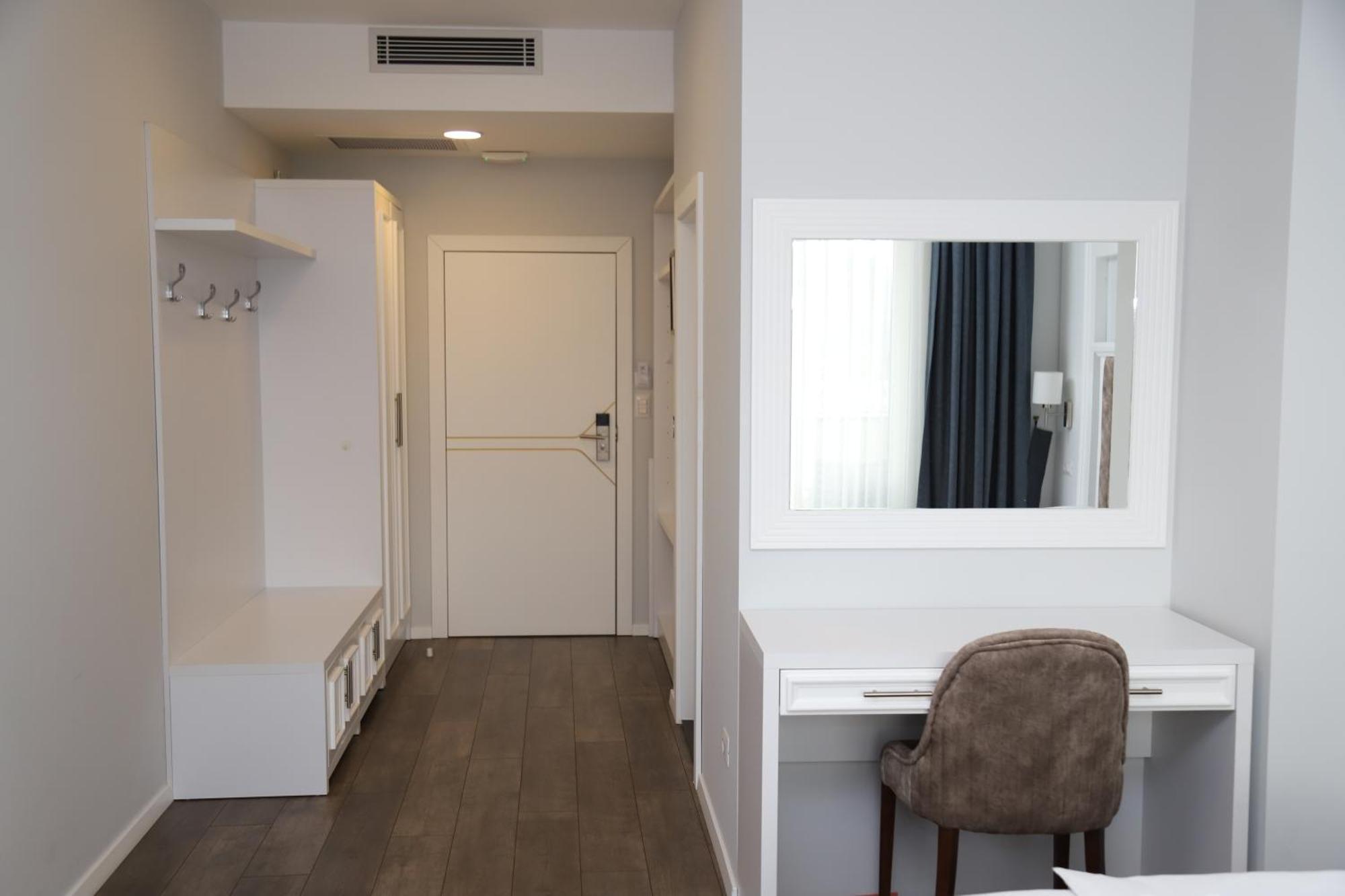 Sky Hotel Prizren Exterior foto